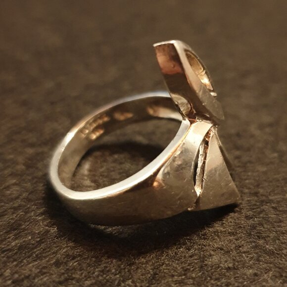 One-of-a-Kind Vintage Canadian Sterling Silver Ribbon Abstract Modernist Ring - Picture 6 of 13